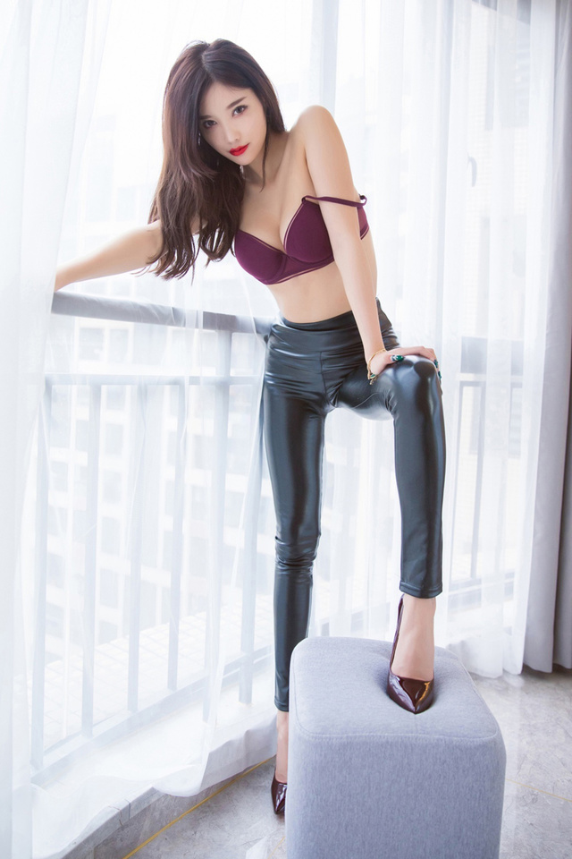 'Red And Leather' with Sugar via All Gravure - Pic #13