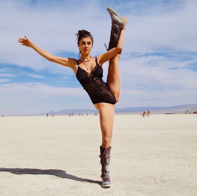 'Sexy Brunette Instagram Babe' with Noel Leon via Mr Skin - Pic #14