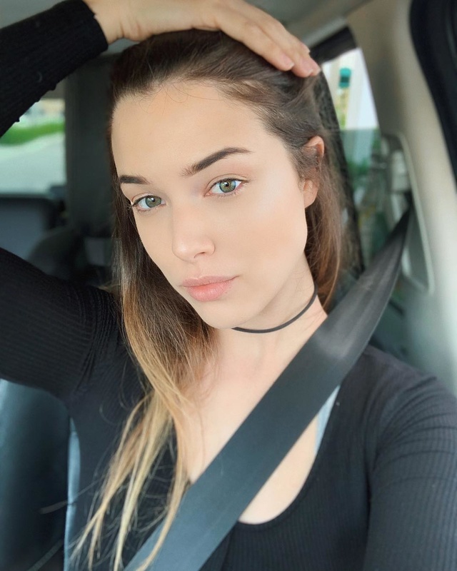 'Busty Beauty' with Lauren Summer via Mr Skin - Pic #1