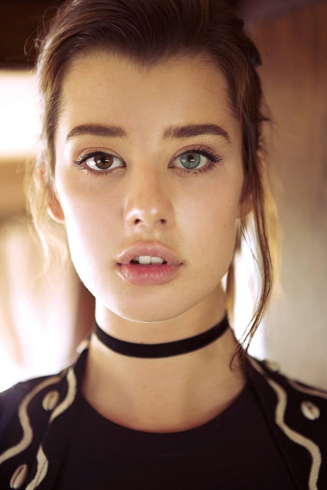 'Busty Goddess With Bicolor Eyes' with Sarah Rose Mcdaniel via Mr Skin - Pic #2