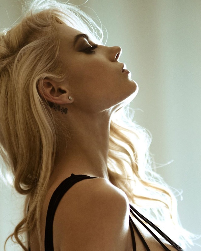 'Los Angeles Tits' with Summer Soderstrom via Mr Skin - Pic #7