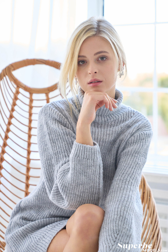 'Leggy Blonde Beauty' with Ksyusha Levedeva via Superbe Models - Pic #1
